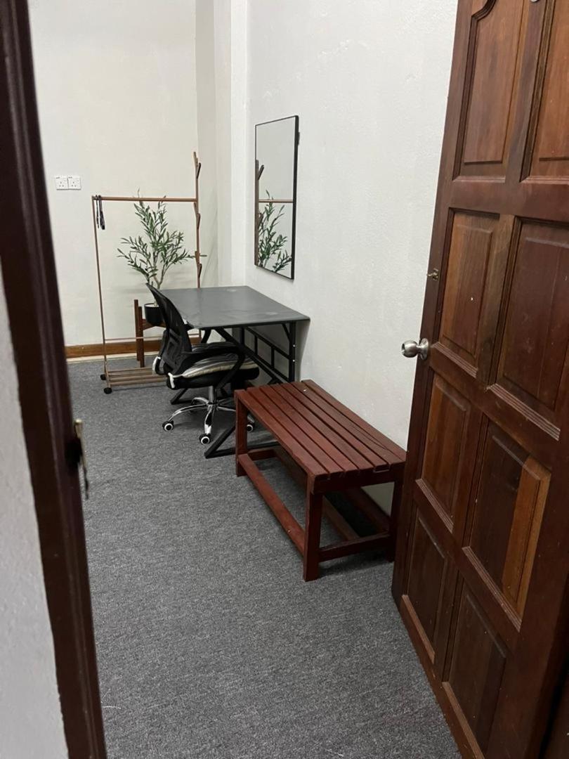 קמפונג קואלה בסוט La Wood Homestay מראה חיצוני תמונה