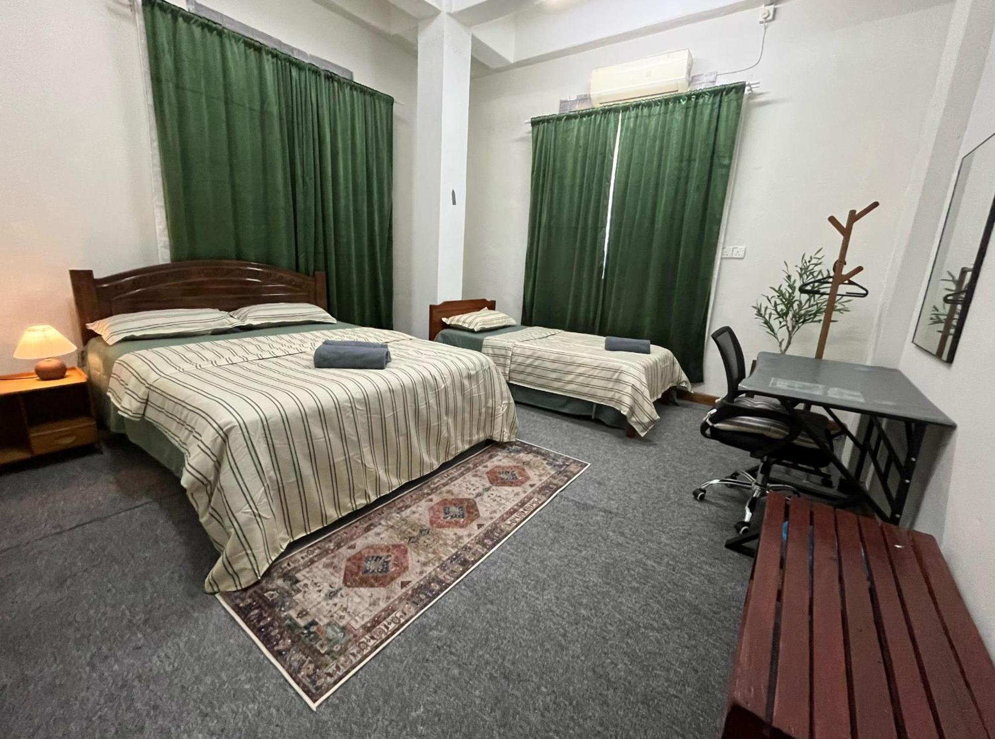 קמפונג קואלה בסוט La Wood Homestay מראה חיצוני תמונה